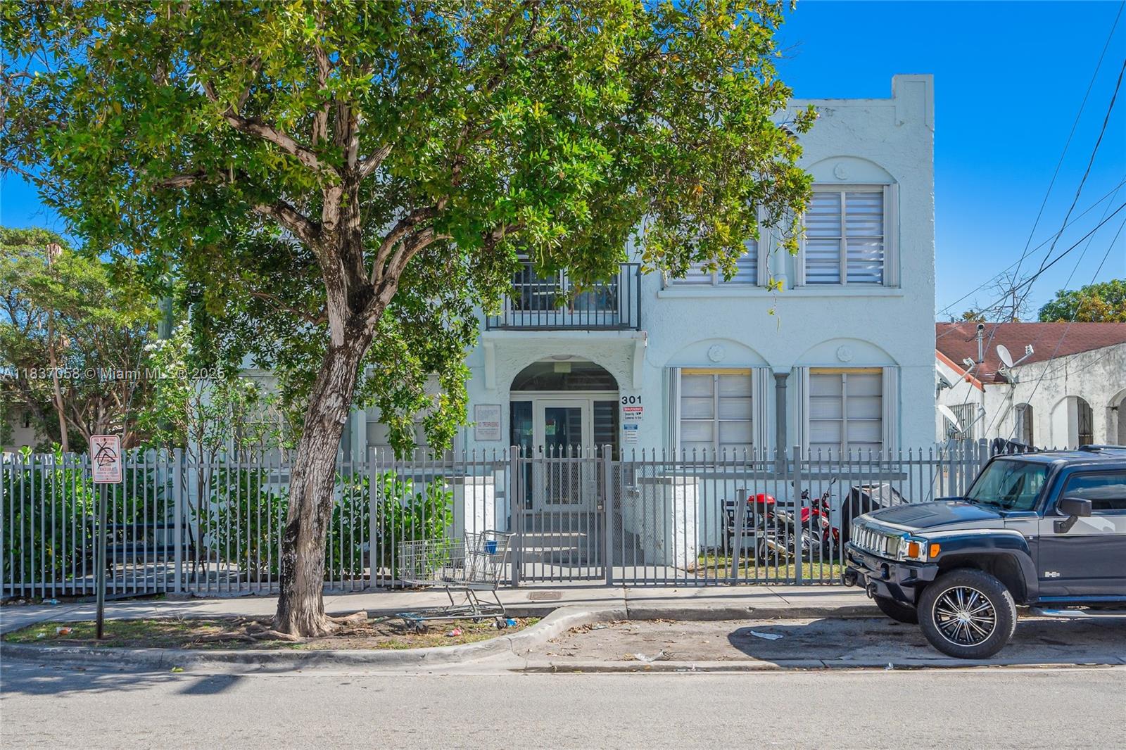 301 SW 10th Ave #3