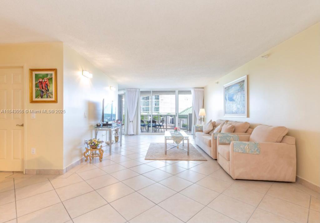 16711 Collins Ave #706