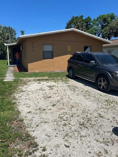 526 NW 15th Ter