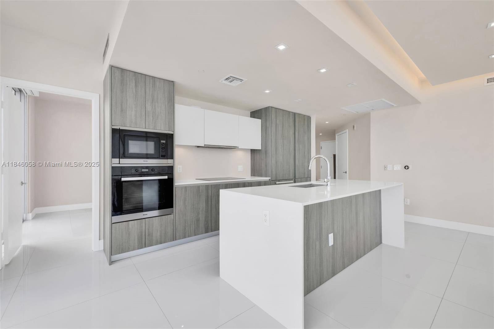image Biscayne Beach Condo3