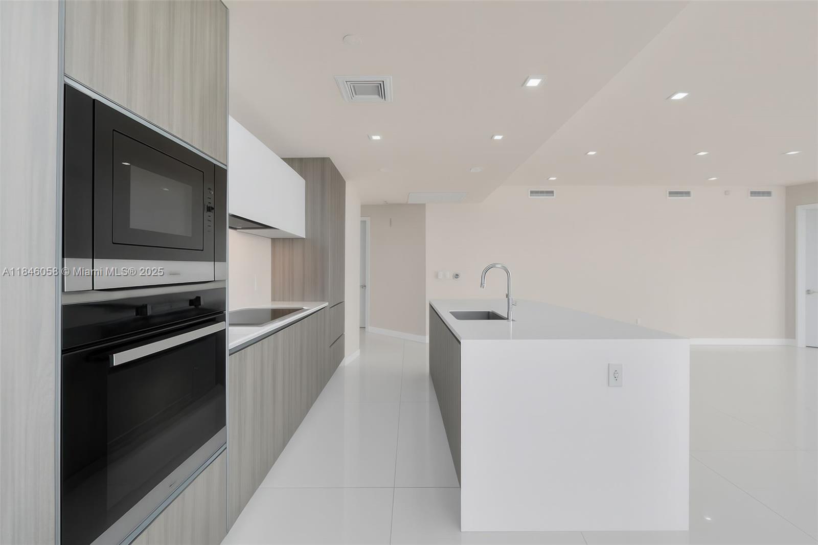 image Biscayne Beach Condo5