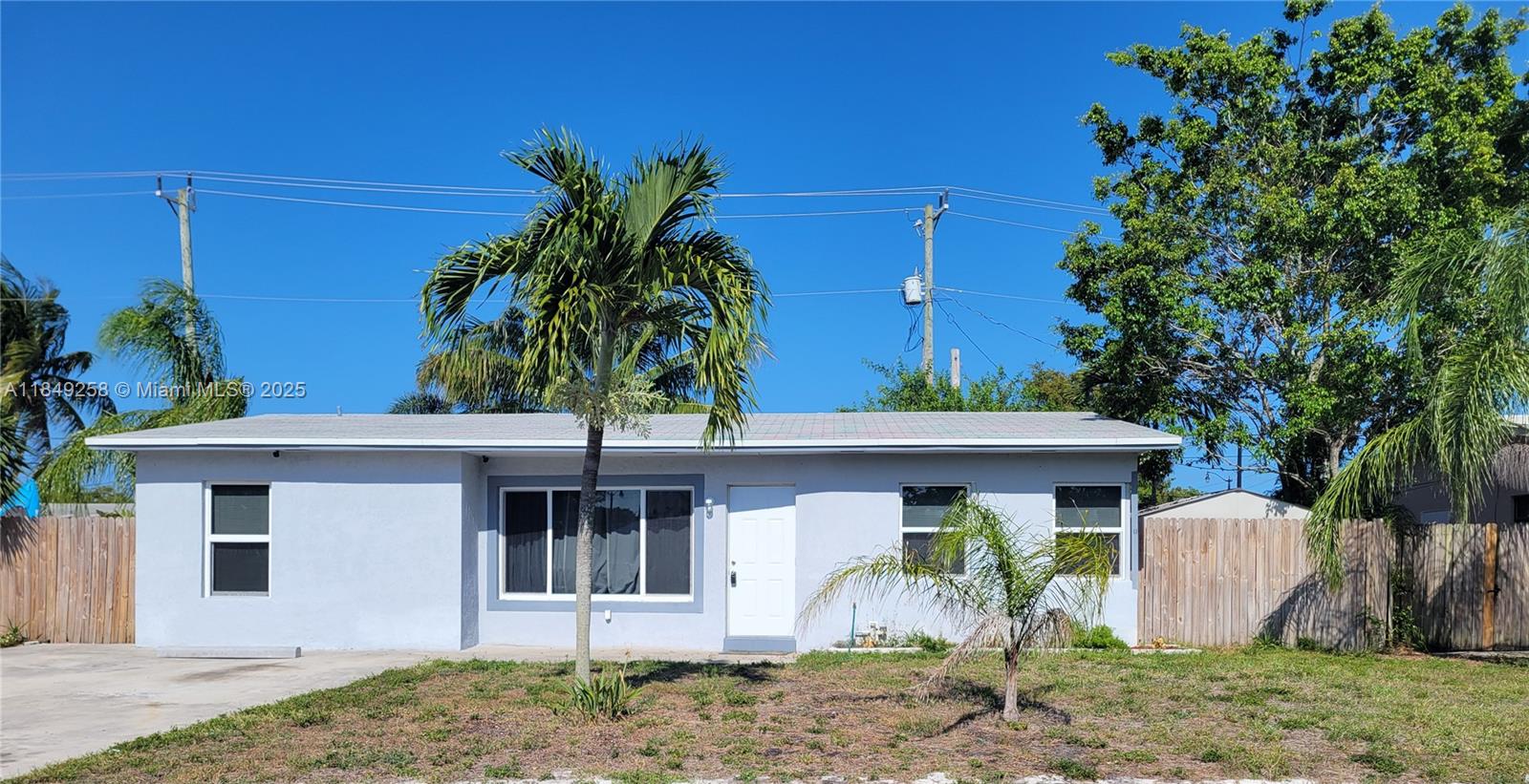 2560 NE 8th Ter
