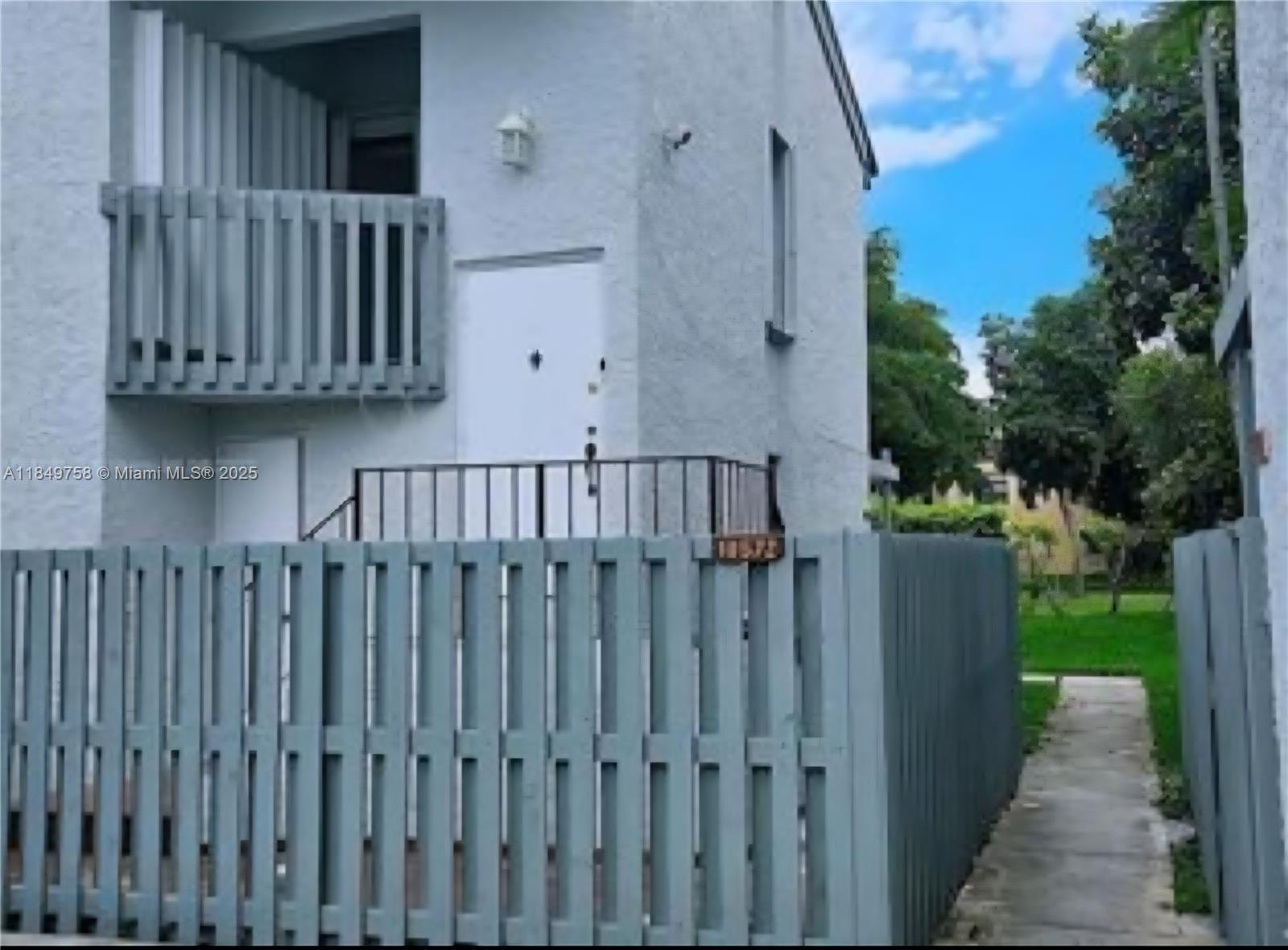 10572 NW 7th Ter #B5