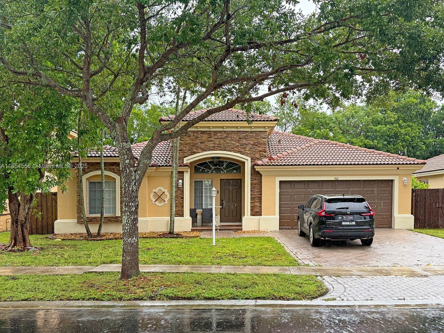 961 NE 36th Ave