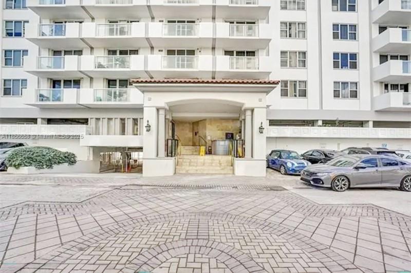 9195 Collins Ave #PH4