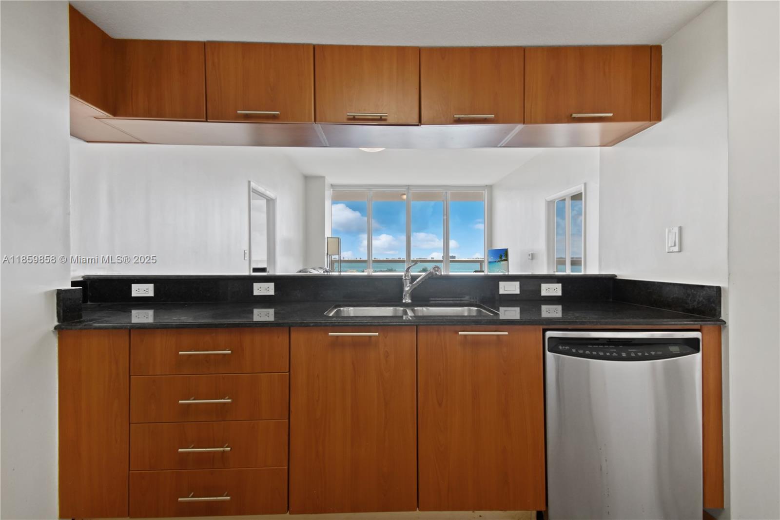 image 1800 Club Condo12