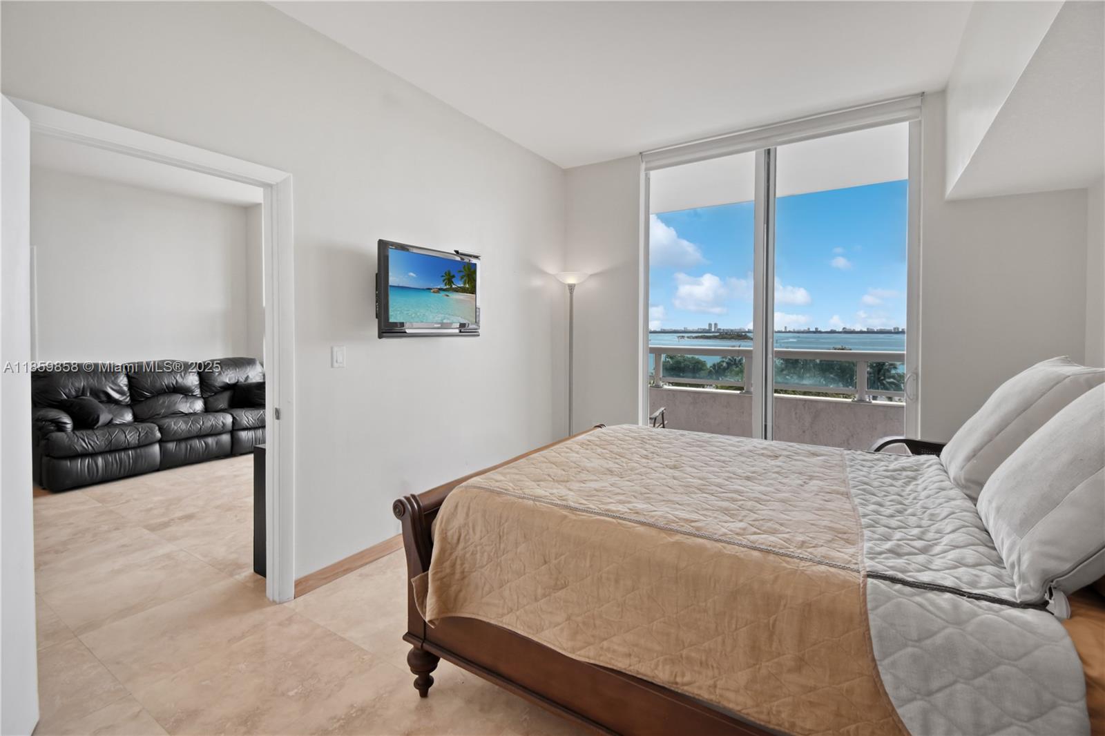 image 1800 Club Condo14