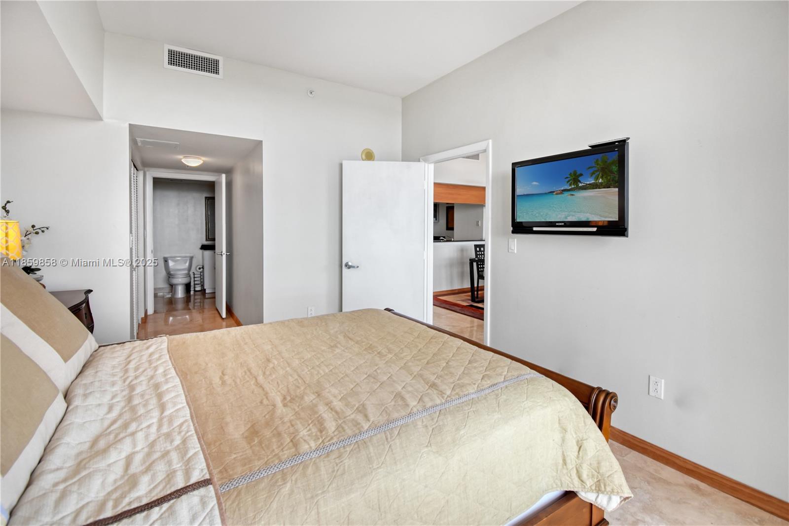 image 1800 Club Condo16
