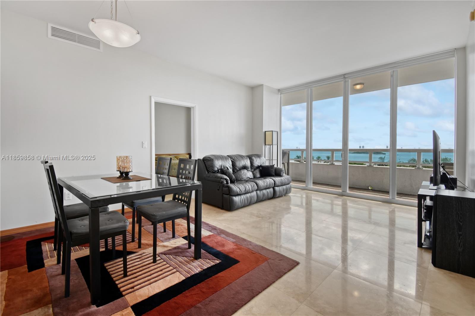 image 1800 Club Condo1
