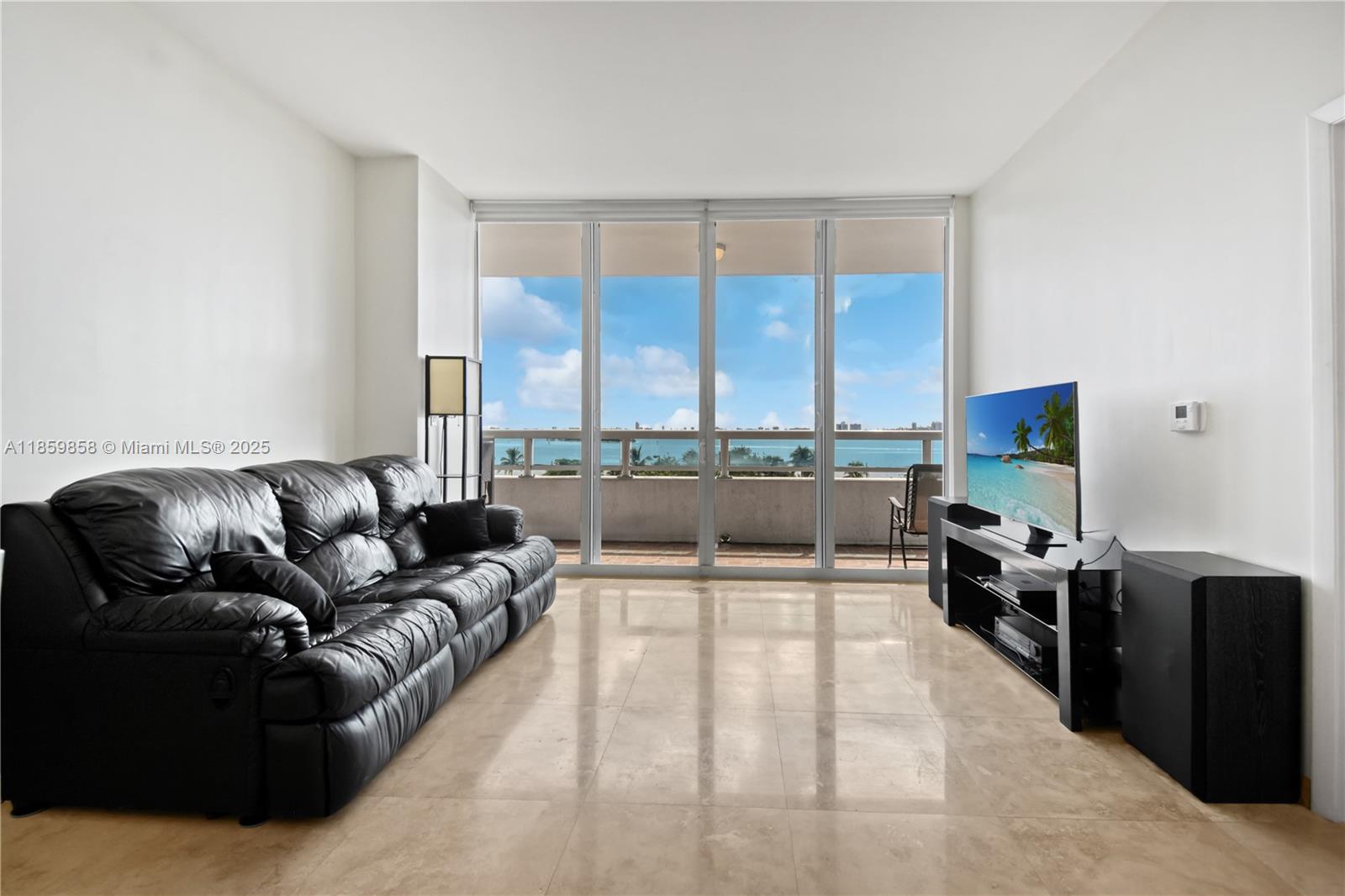 image 1800 Club Condo2