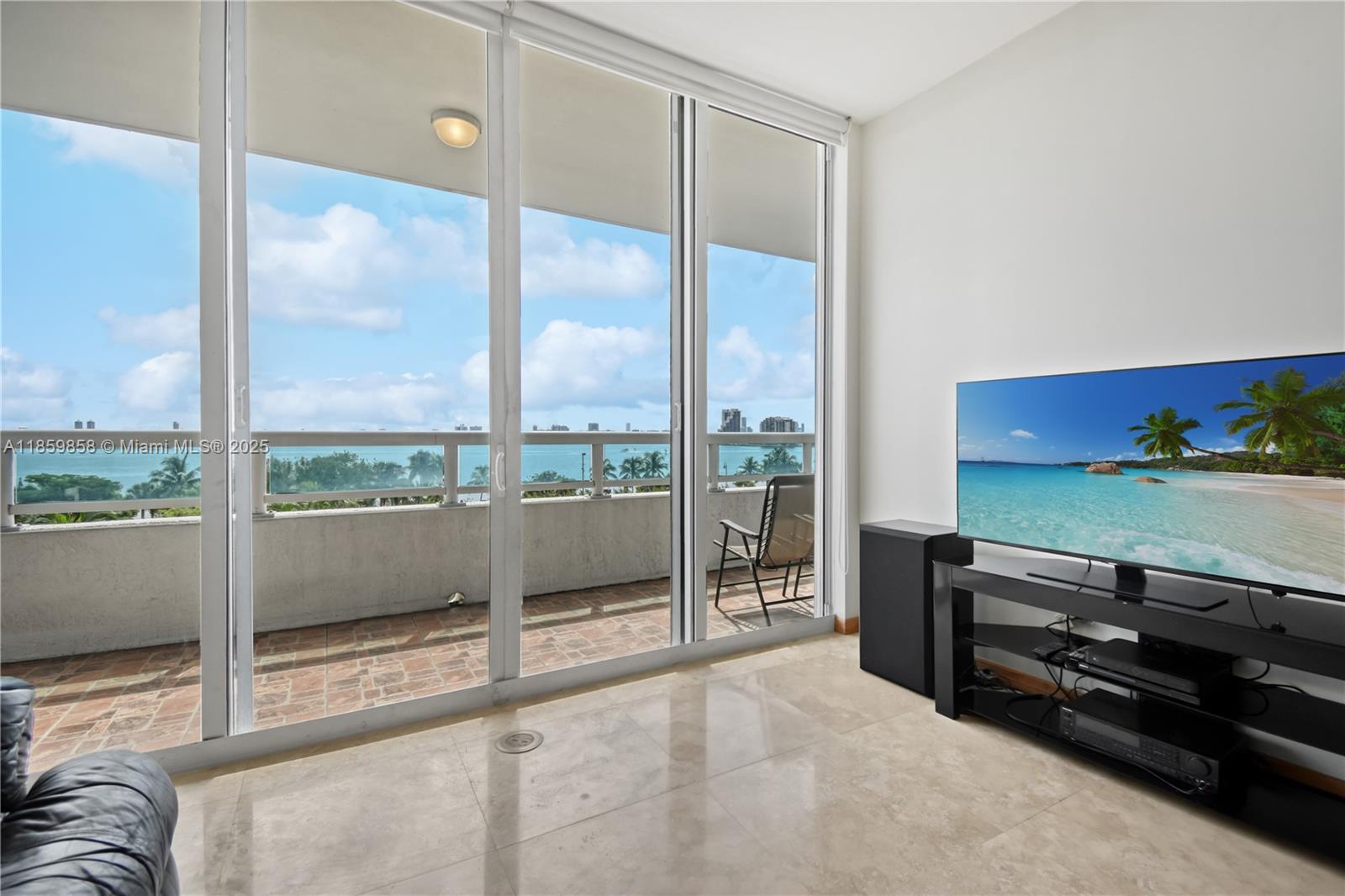 image 1800 Club Condo3