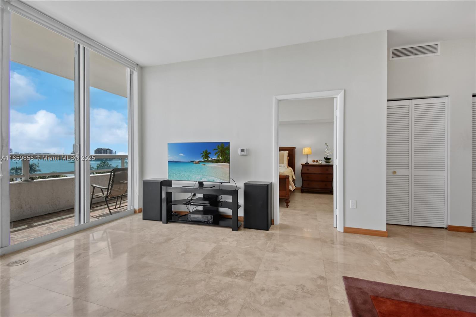 image 1800 Club Condo4