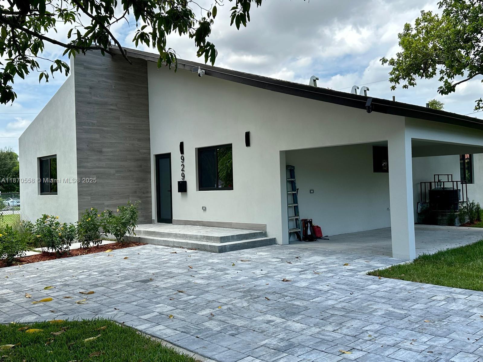 929 NW 60th St
