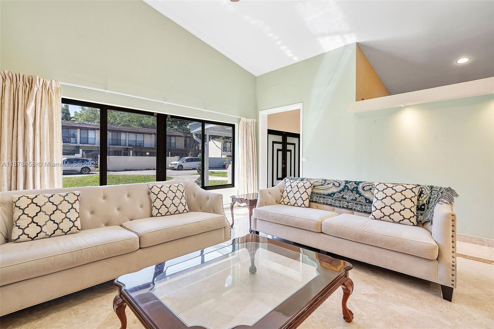 2531 NE 195th St Aventura, FL 33180