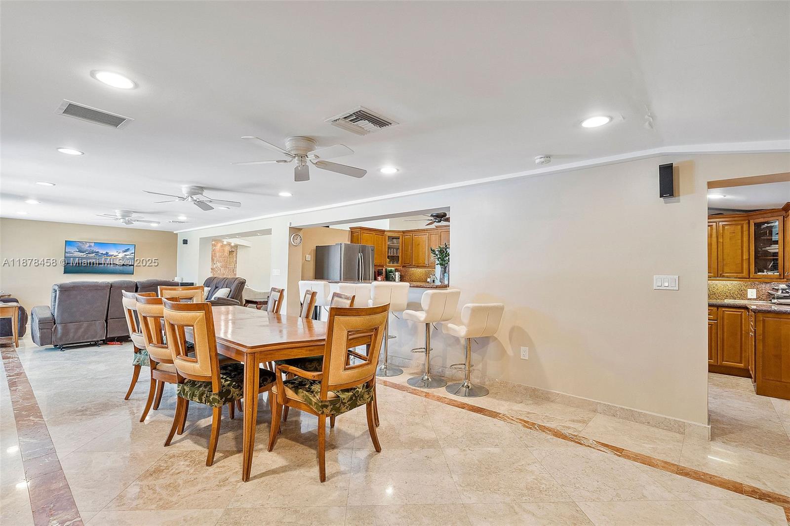 2531 NE 195th St Aventura, FL 33180