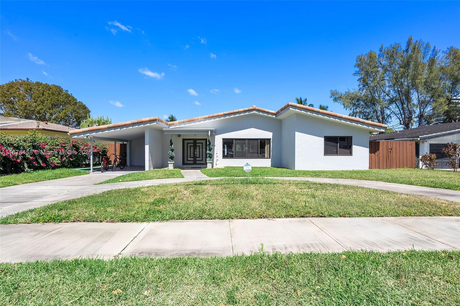 2531 NE 195th St Aventura, FL 33180