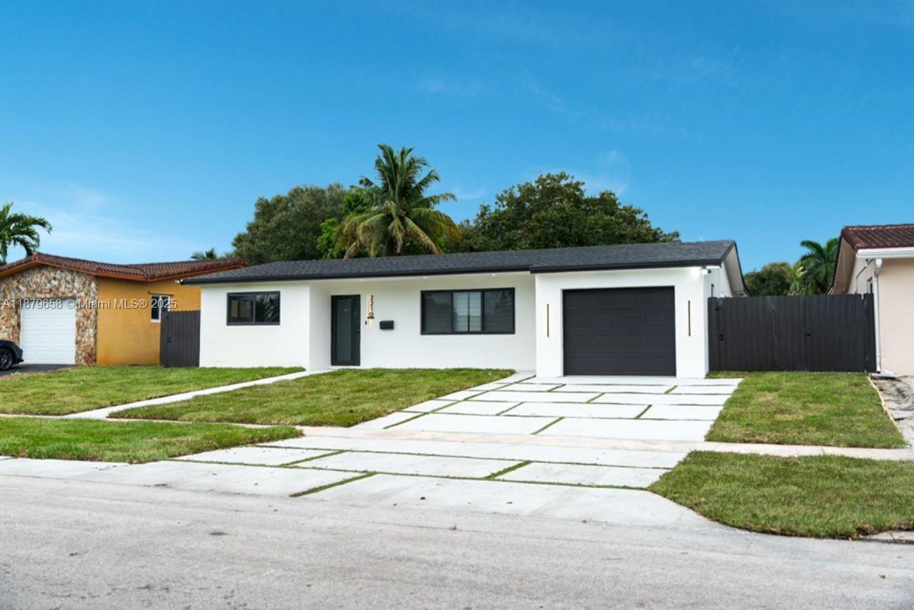 2210 N 50th Ave