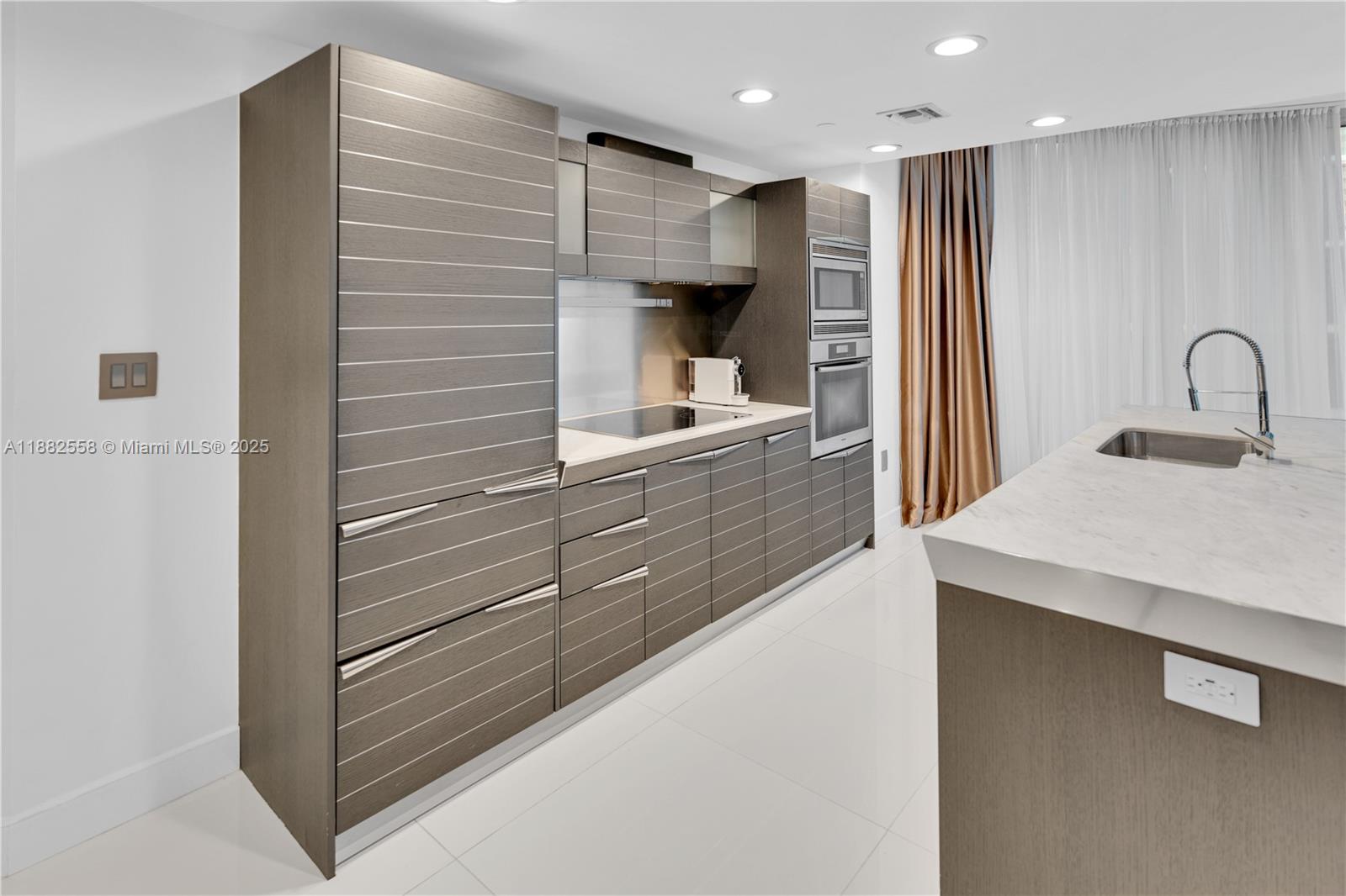 image Epic West Condo4
