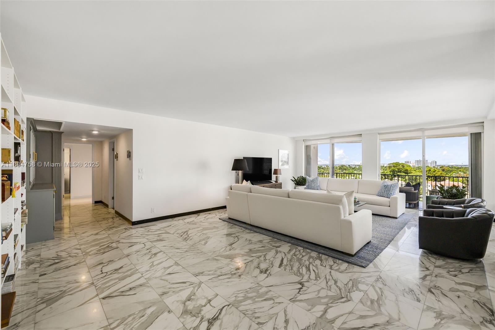 5660 Collins Ave #8D Miami Beach, FL 33140