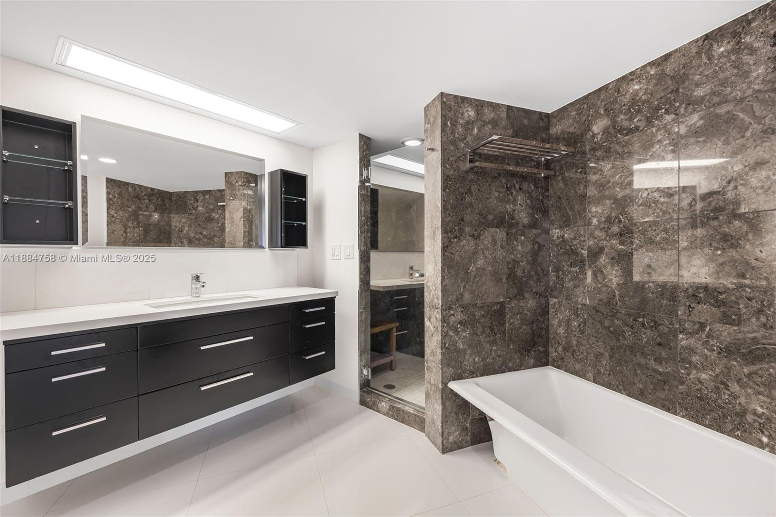 5660 Collins Ave #8D Miami Beach, FL 33140