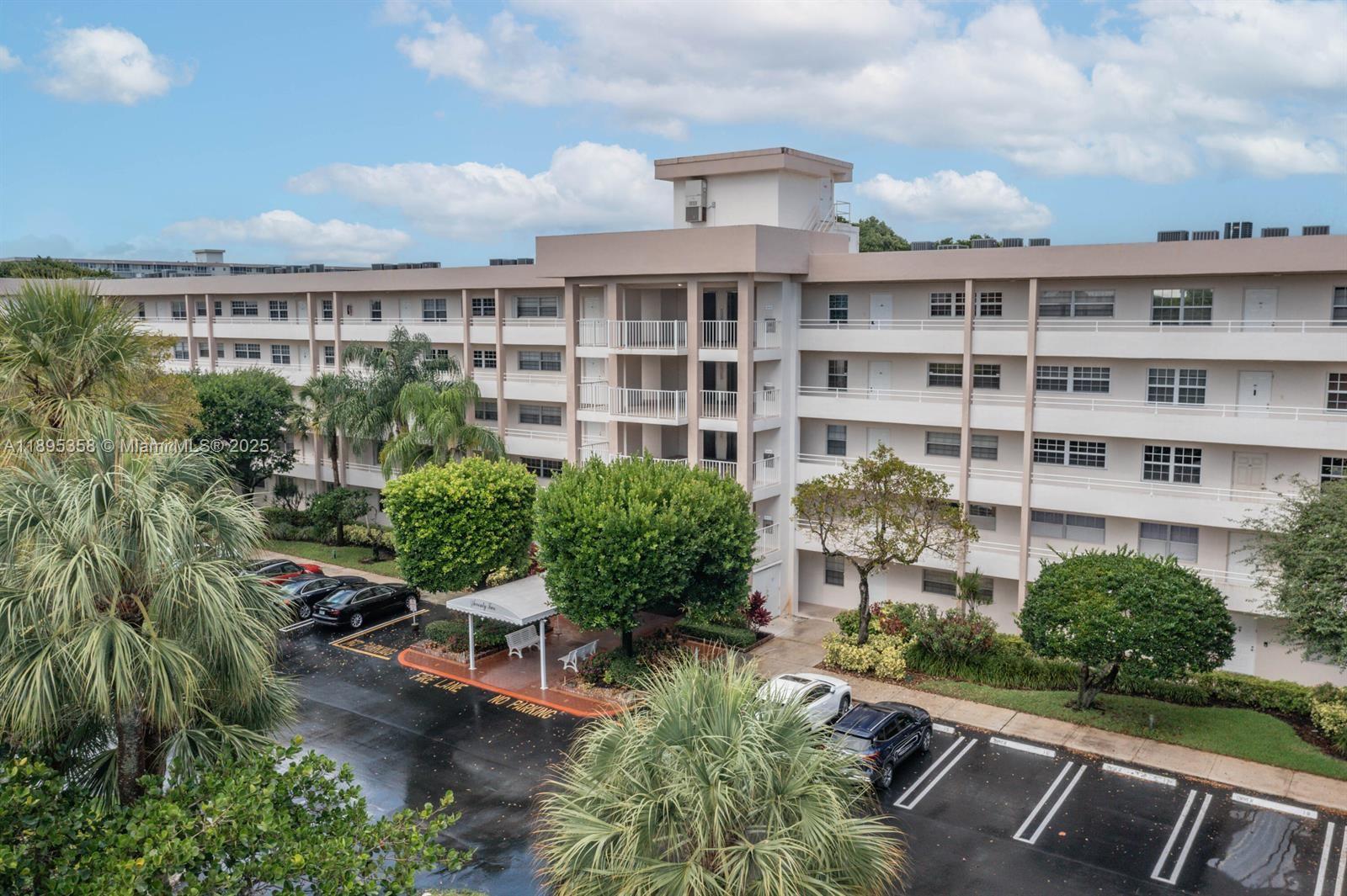 3850 Oaks Clubhouse Dr #307