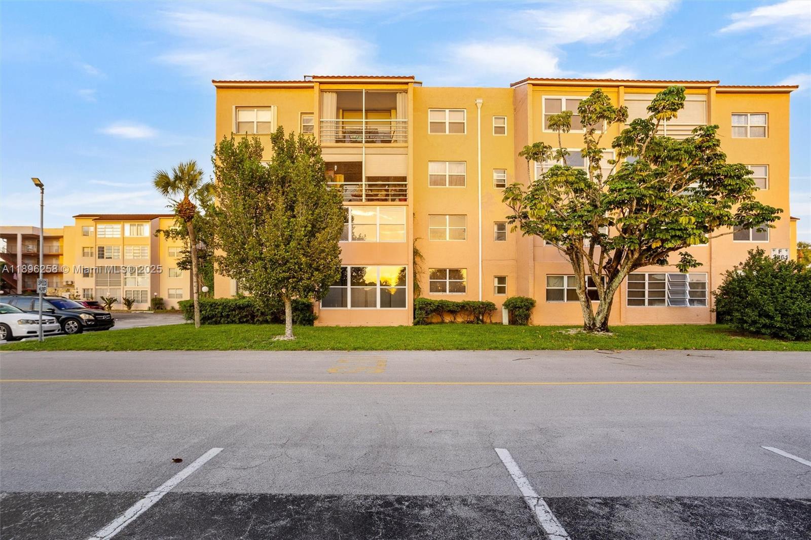 2861 Somerset Dr #203