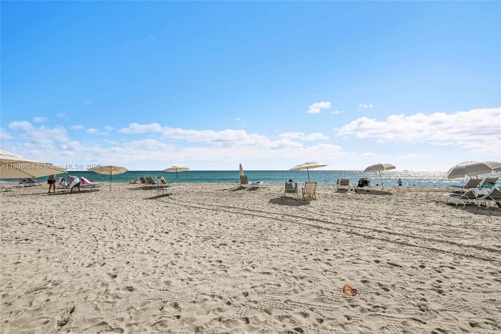 image Beach Club One11