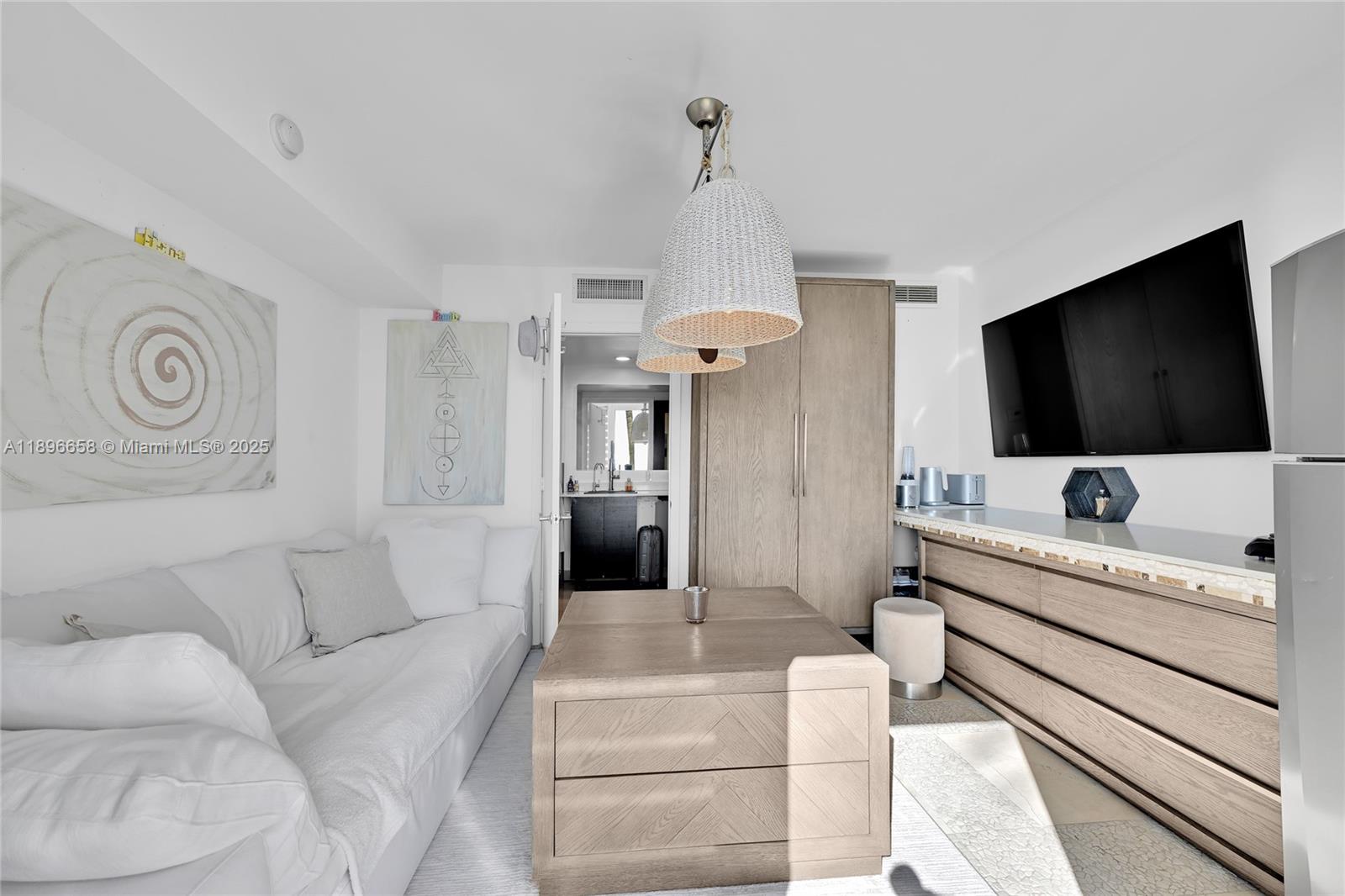 image Beach Club One3