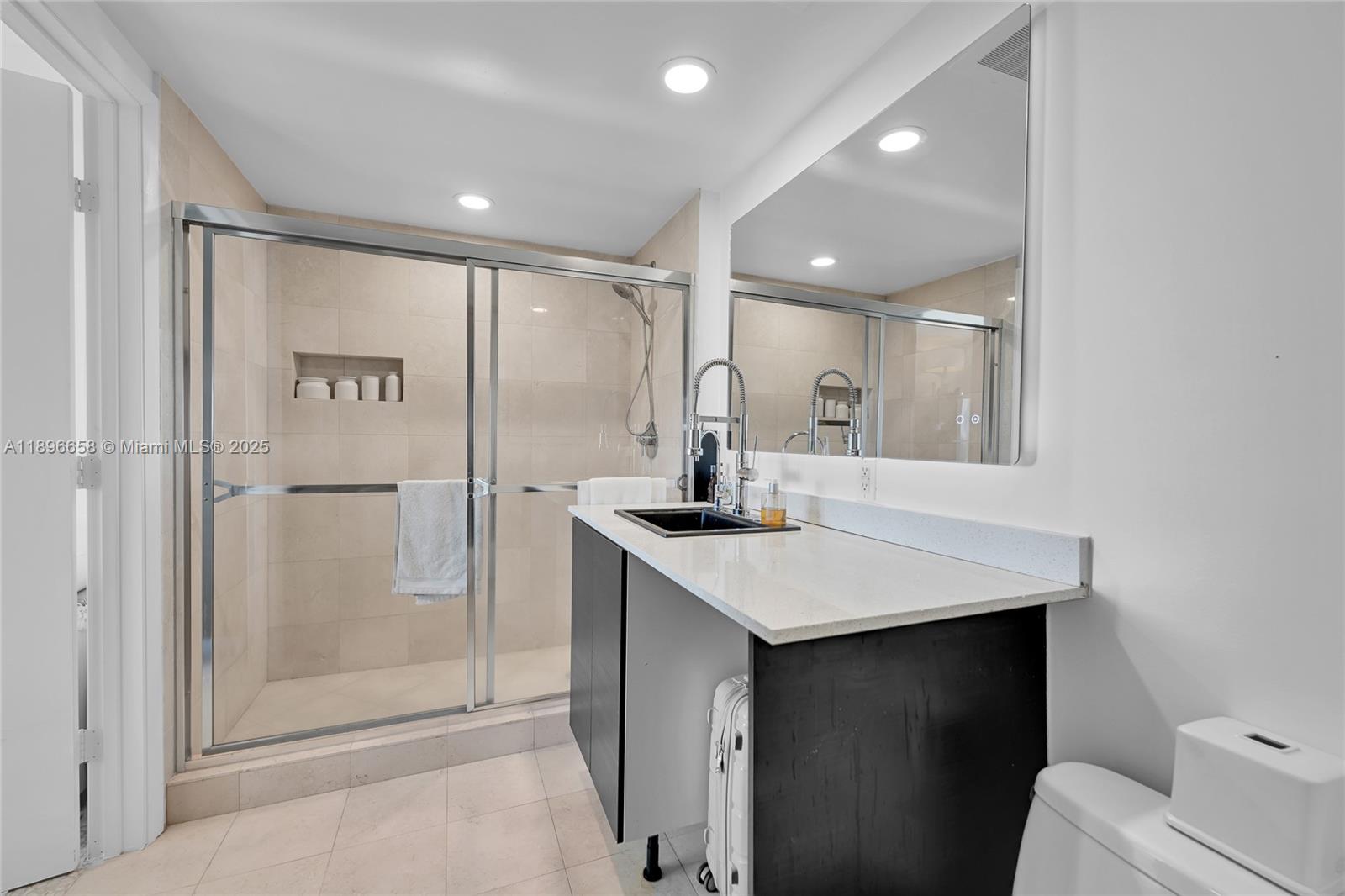 image Beach Club One6