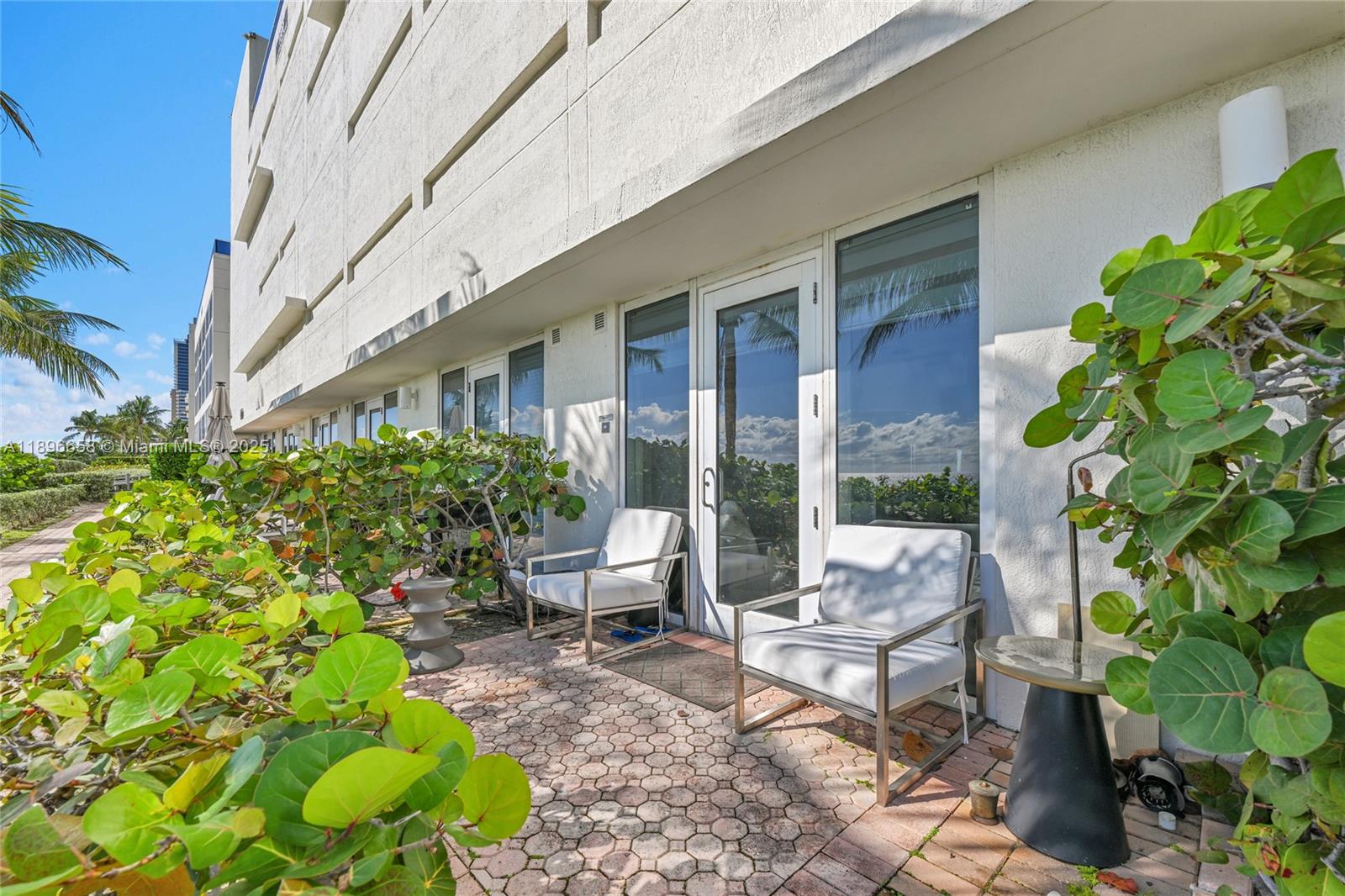 image Beach Club One7