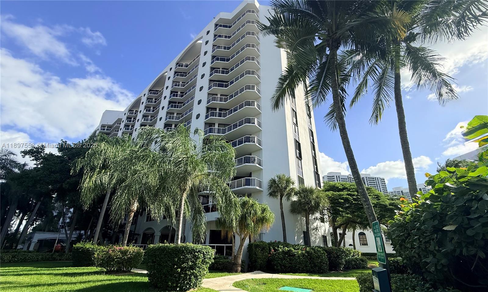 3610 Yacht Clb Dr #414