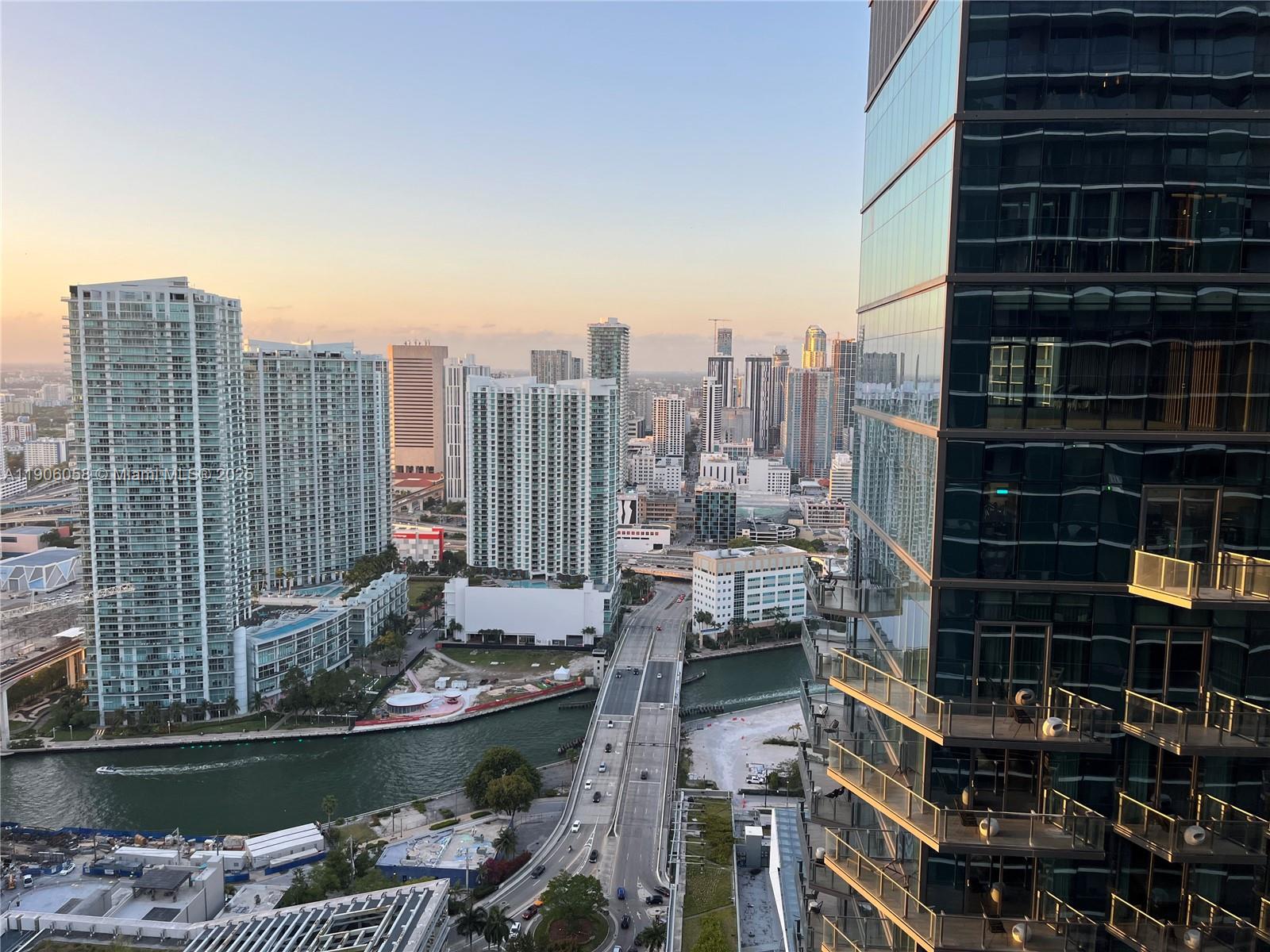 image Sls Lux Residences16