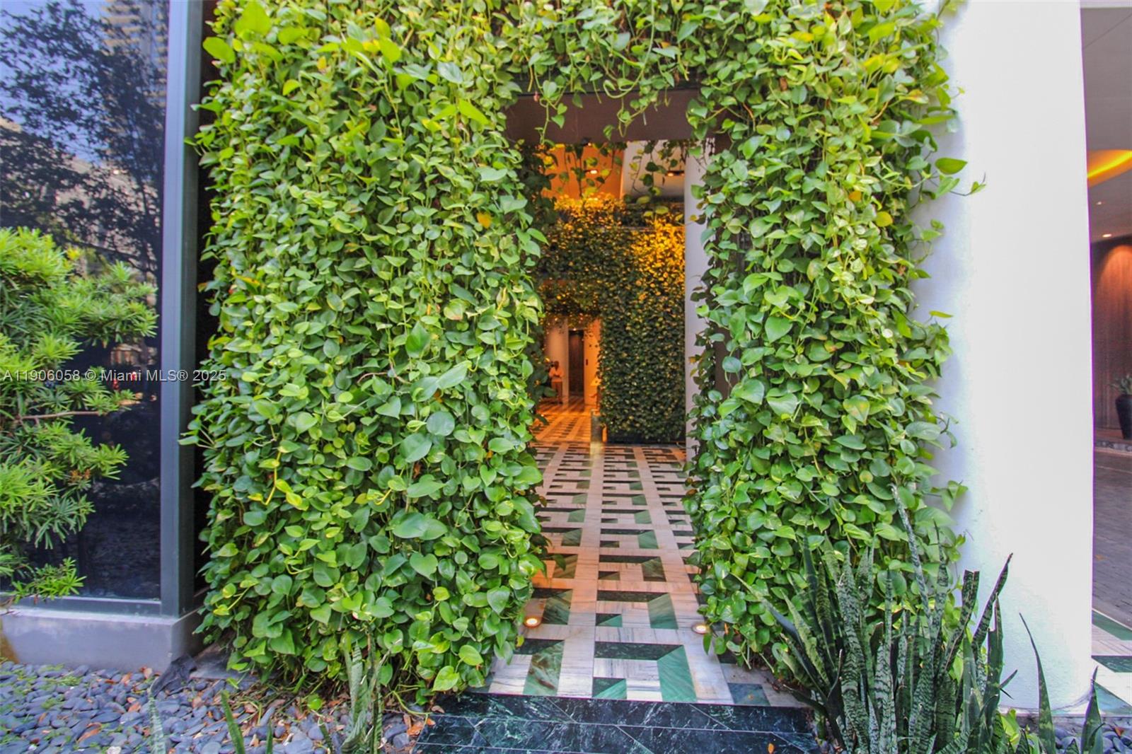 image Sls Lux Residences31