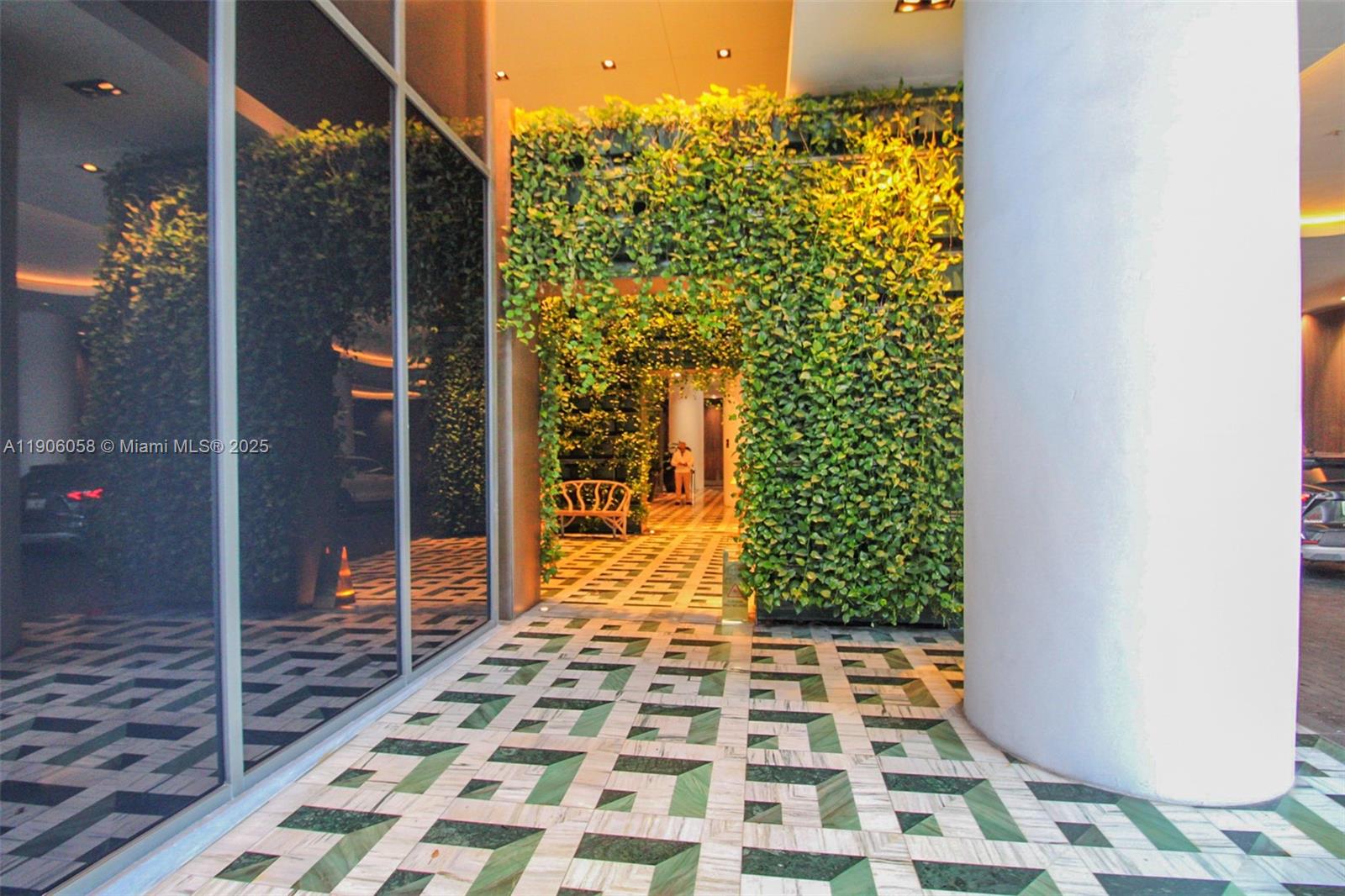 image Sls Lux Residences32