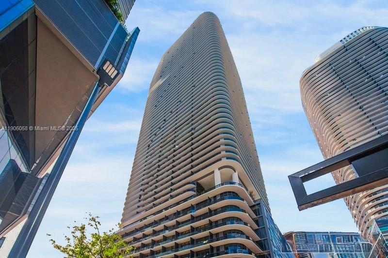 image Sls Lux Residences33