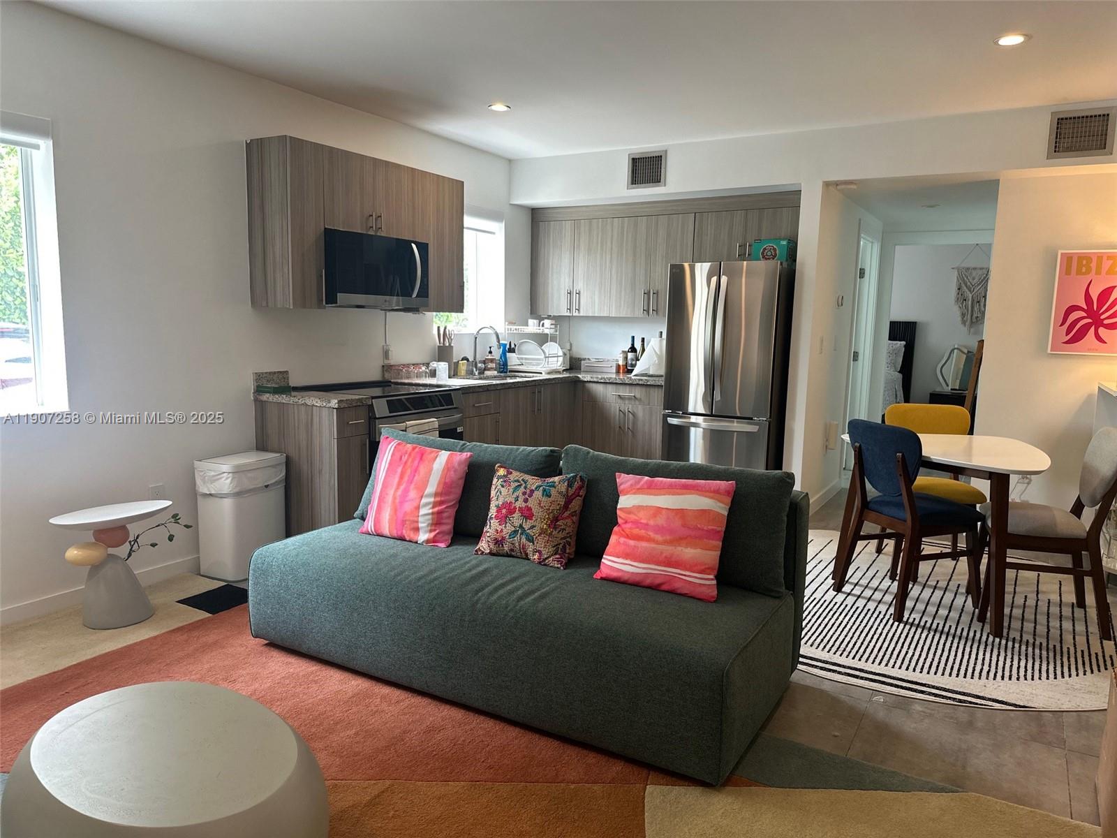 165 NW 39th St #4 Miami, FL 33127