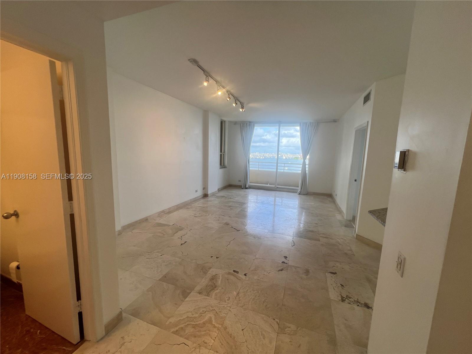 888 Brickell Key Dr #806 Miami, FL 33131