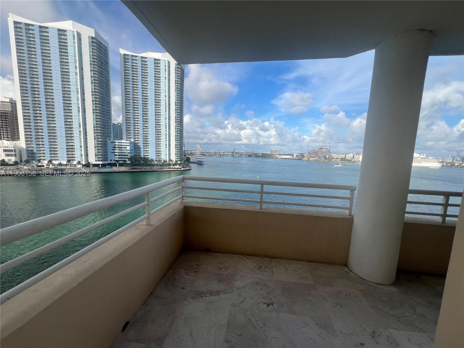 888 Brickell Key Dr #806 Miami, FL 33131