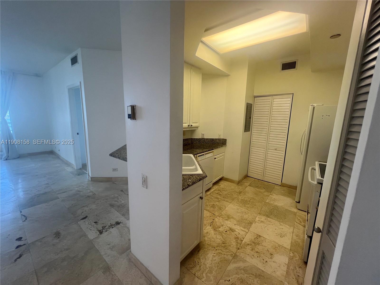888 Brickell Key Dr #806 Miami, FL 33131