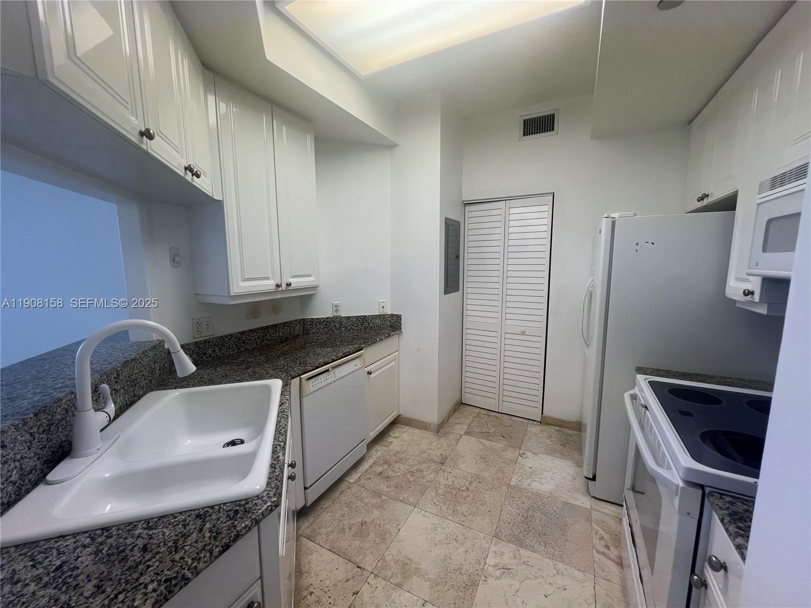 888 Brickell Key Dr #806 Miami, FL 33131