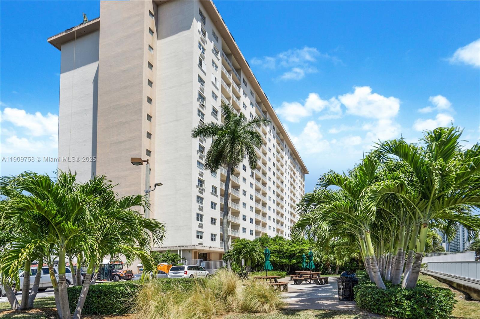 400 Kings Pt Dr #1502