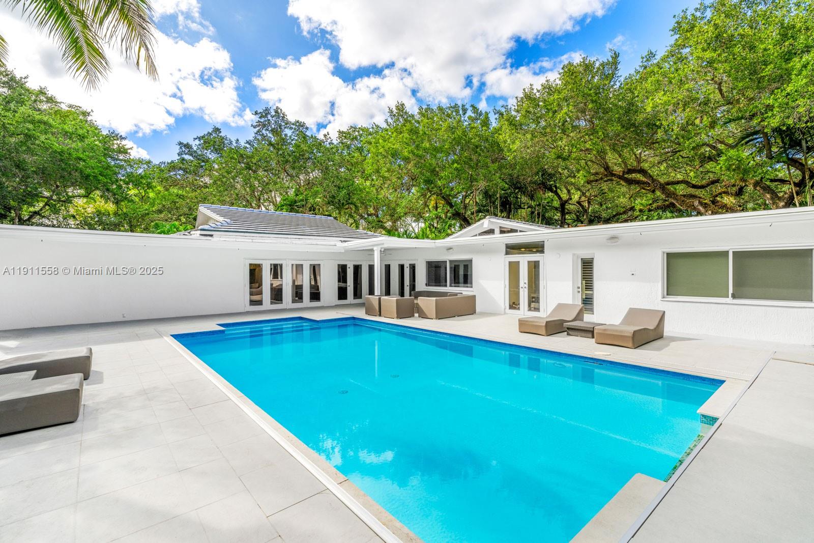 11015 Lakeside Dr Coral Gables, FL 33156