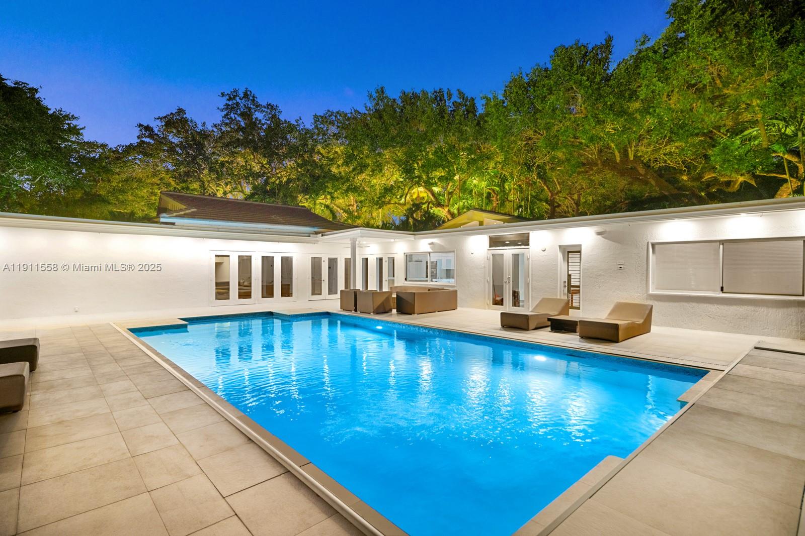 11015 Lakeside Dr Coral Gables, FL 33156