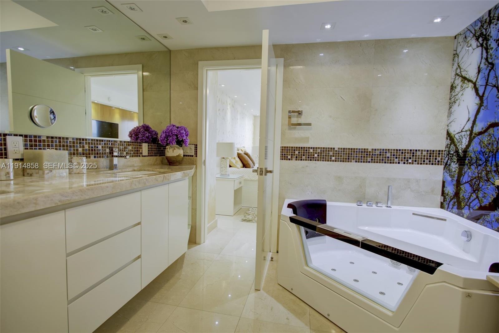 4775 Collins Ave #1601 Miami Beach, FL 33140