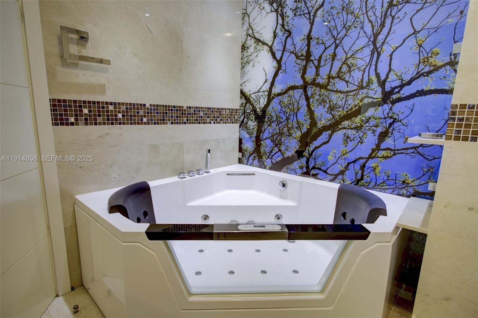 4775 Collins Ave #1601 Miami Beach, FL 33140