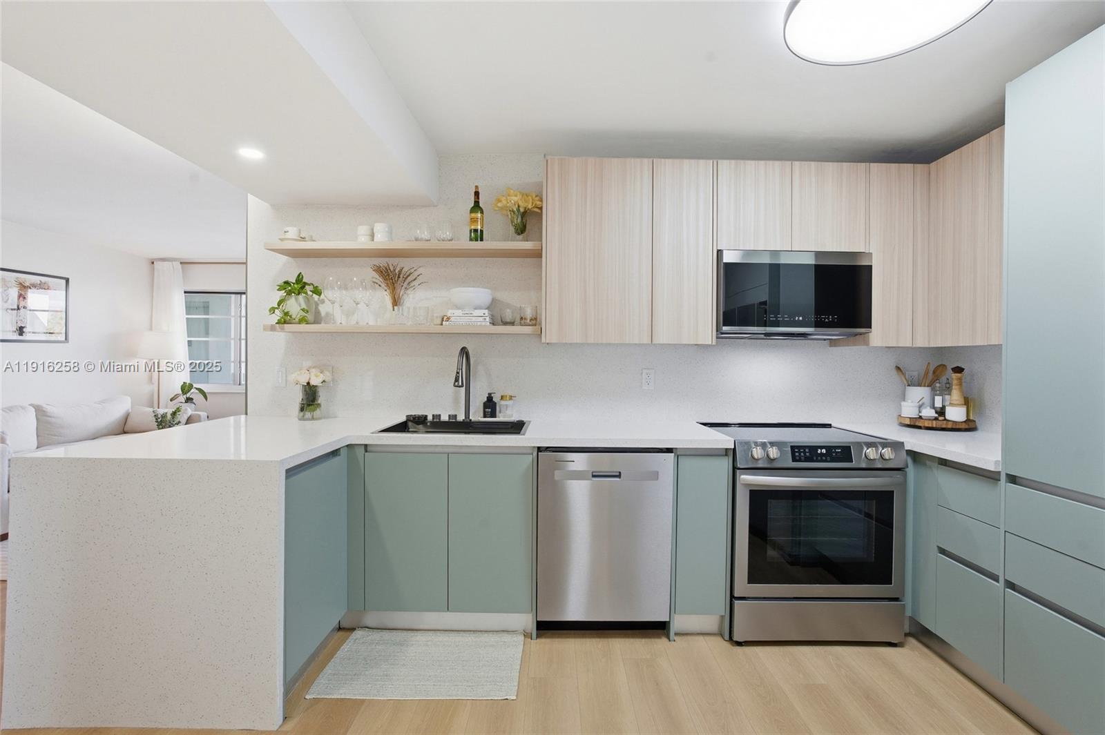 1100 11th St #405 Miami Beach, FL 33139