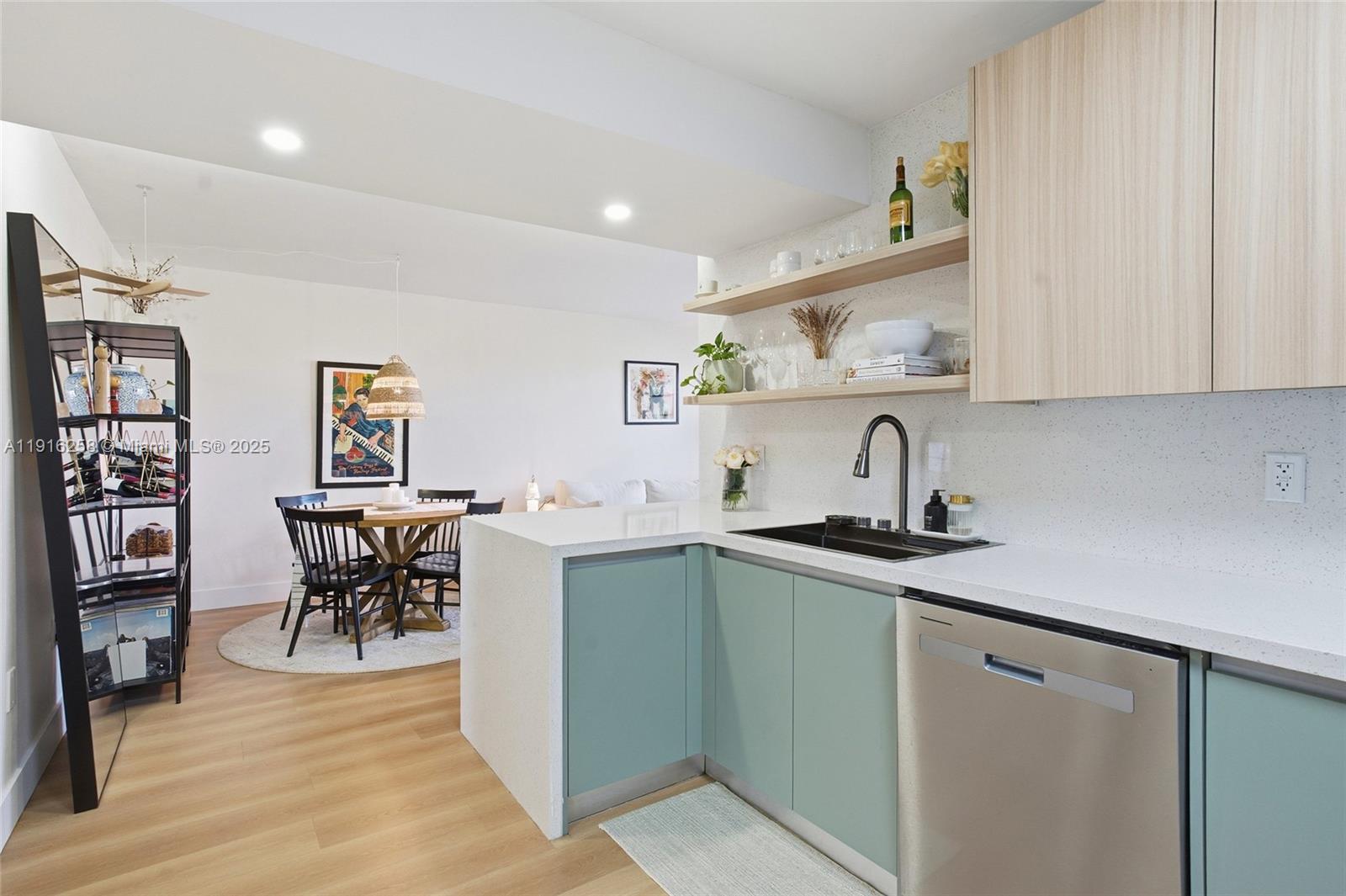 1100 11th St #405 Miami Beach, FL 33139