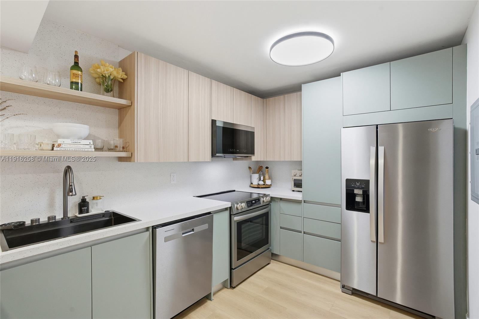 1100 11th St #405 Miami Beach, FL 33139