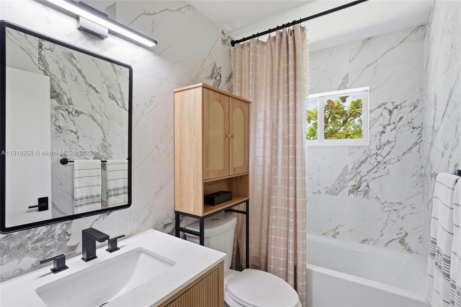 1100 11th St #405 Miami Beach, FL 33139