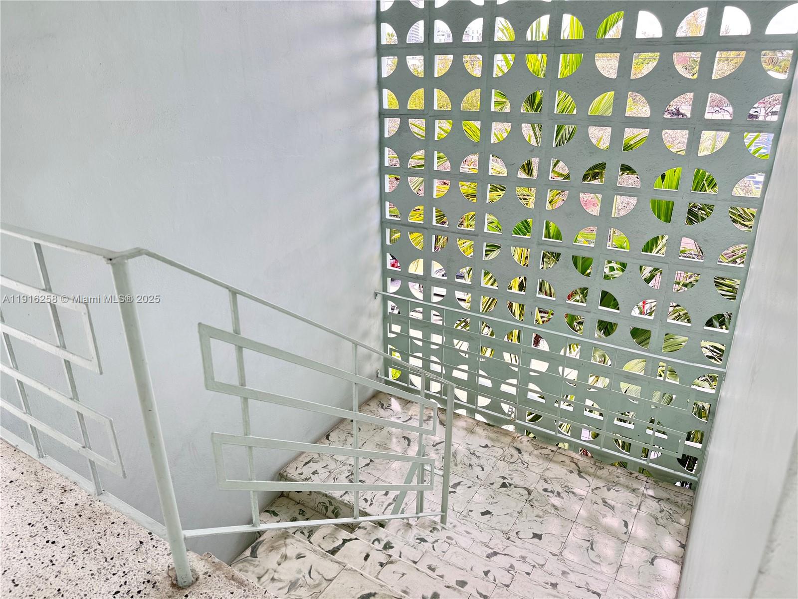 1100 11th St #405 Miami Beach, FL 33139